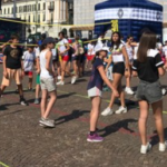 Spor ve Sağlık projesinin sahnesi için Piazza Galimberti’de onlarca çocuk